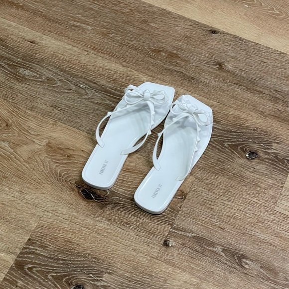 Summer Staple White Sandals - Picture 3 of 6